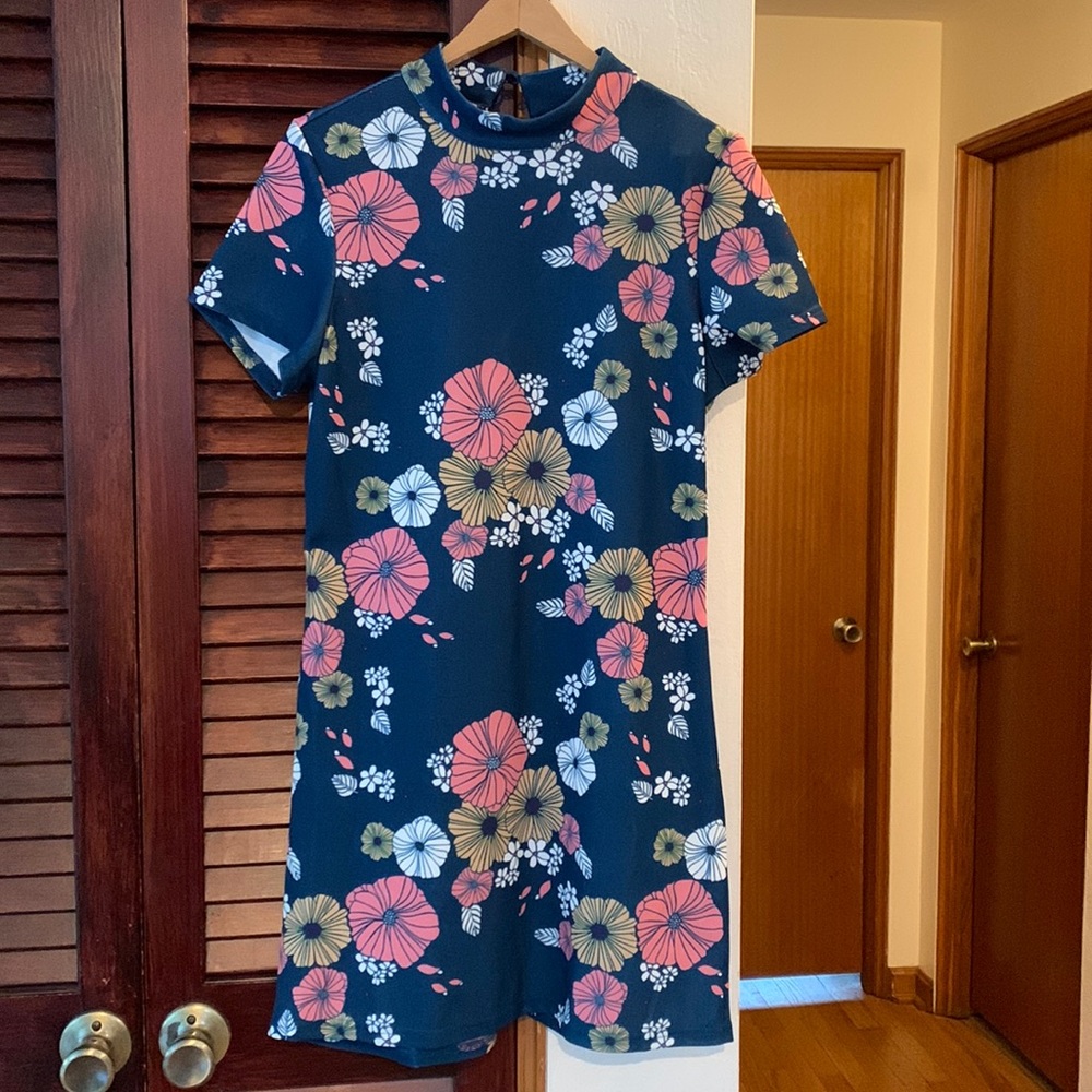 Short Sleeve Mock Neck Mod Mini dress Blue floral. 
SZ UK 12. ie “Nina” anthro.